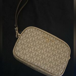 Michael KORS Wristlet Brand NEW never used